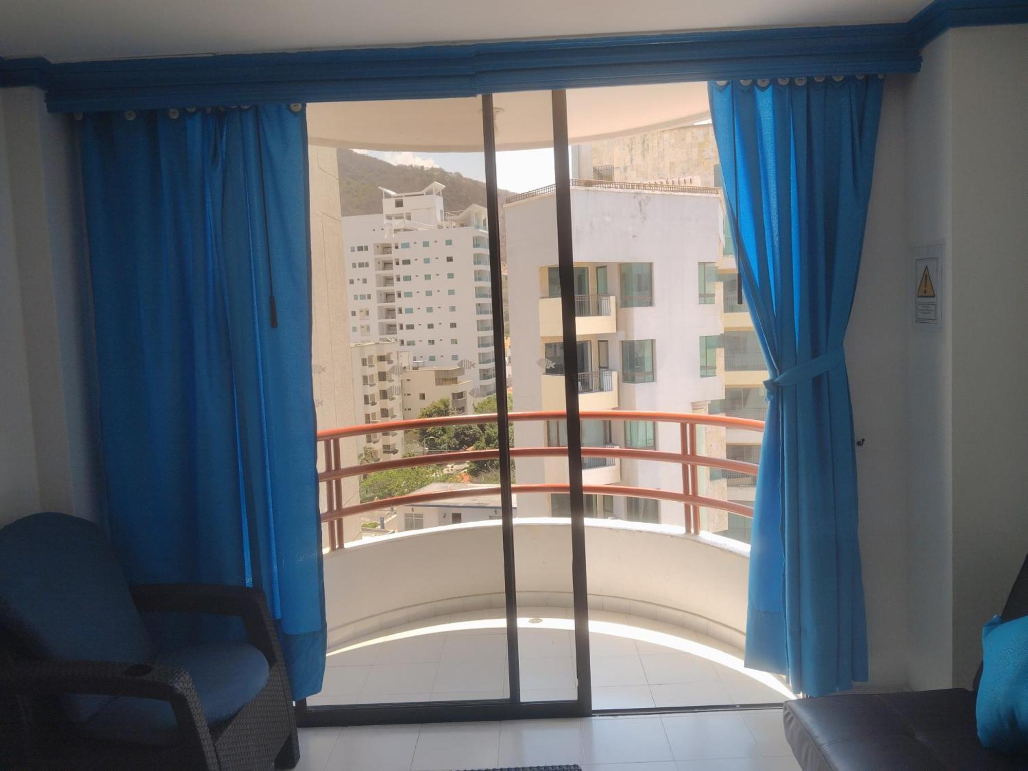 Con Piscina, Cancha De Tenis Y Parque Ninos Apartamento