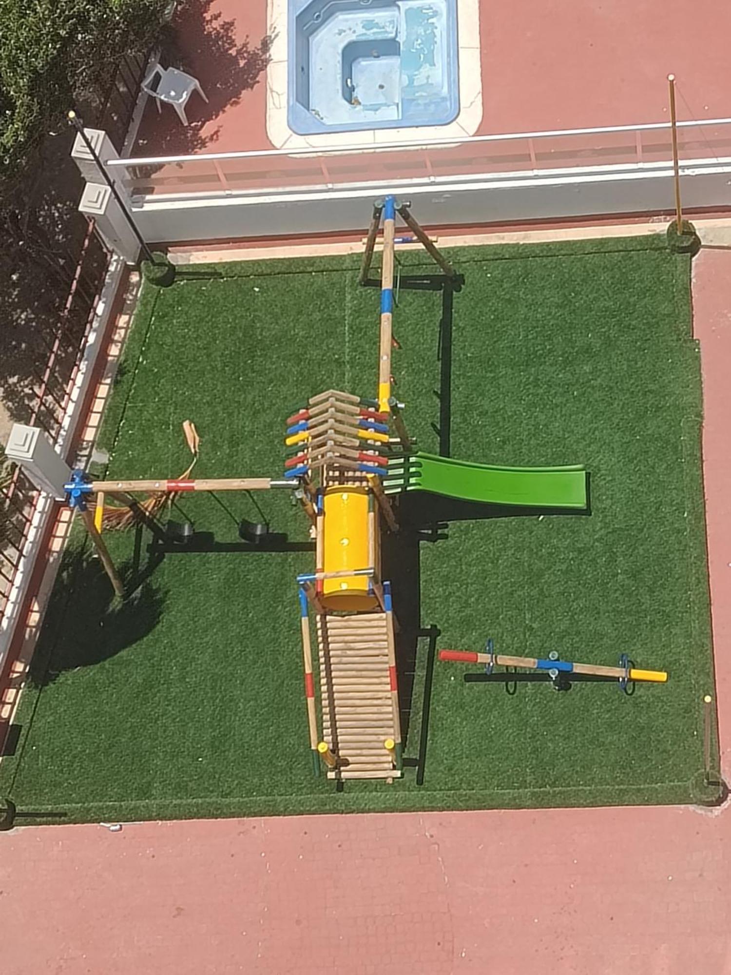 Con Piscina, Cancha De Tenis Y Parque Ninos Gaira
